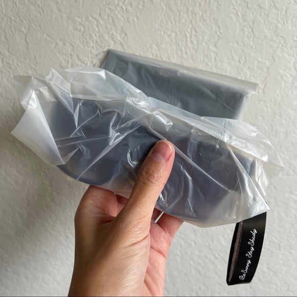 Quay Incognito Sunglasses - Picture 6 of 6